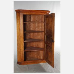 Großer Eckschrank