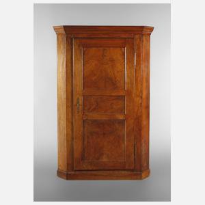 Großer Eckschrank