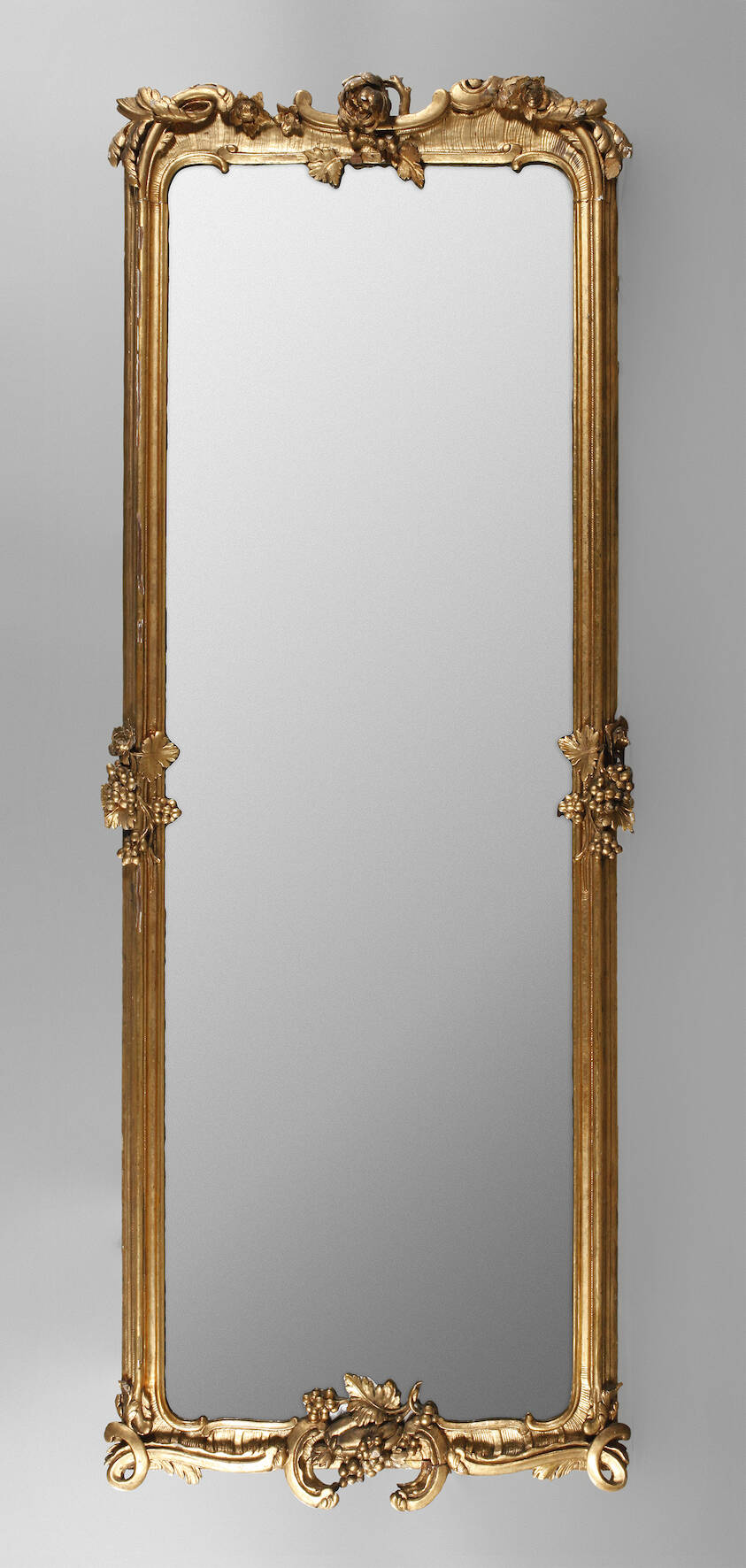 Übergroßer Stuckspiegel