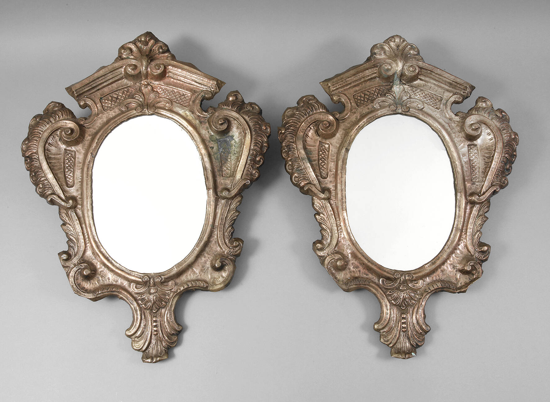 Zwei Wandspiegel