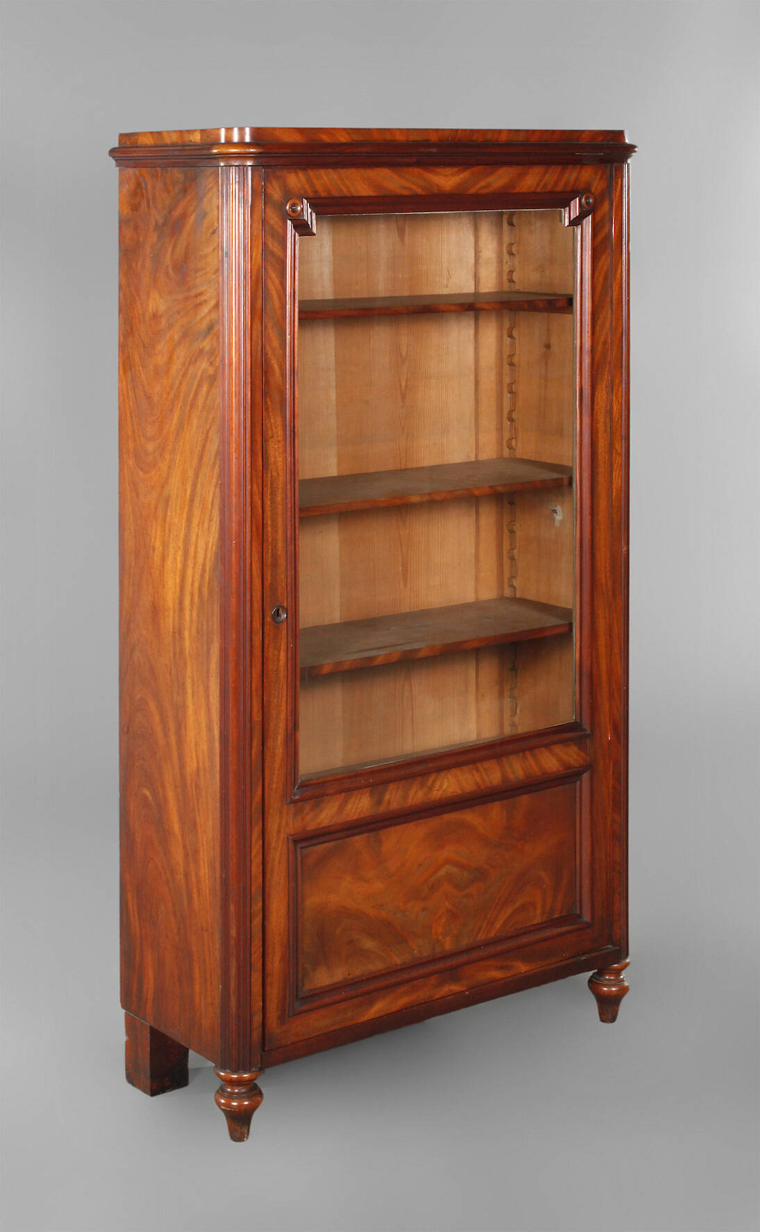 Kleine Büchervitrine