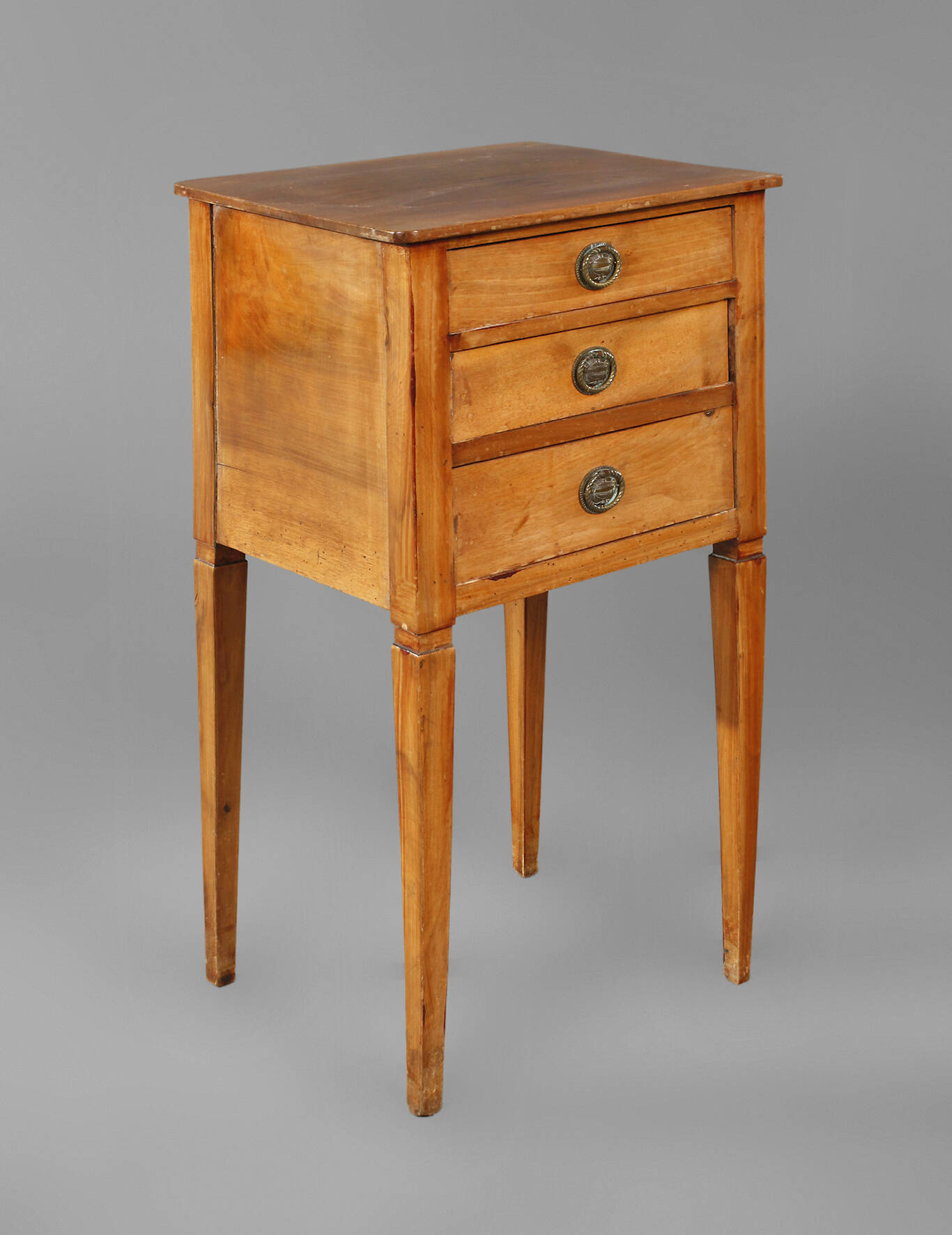 Kleine Pfeilerkommode