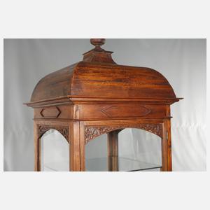 Ungewönliche Vierseitenvitrine