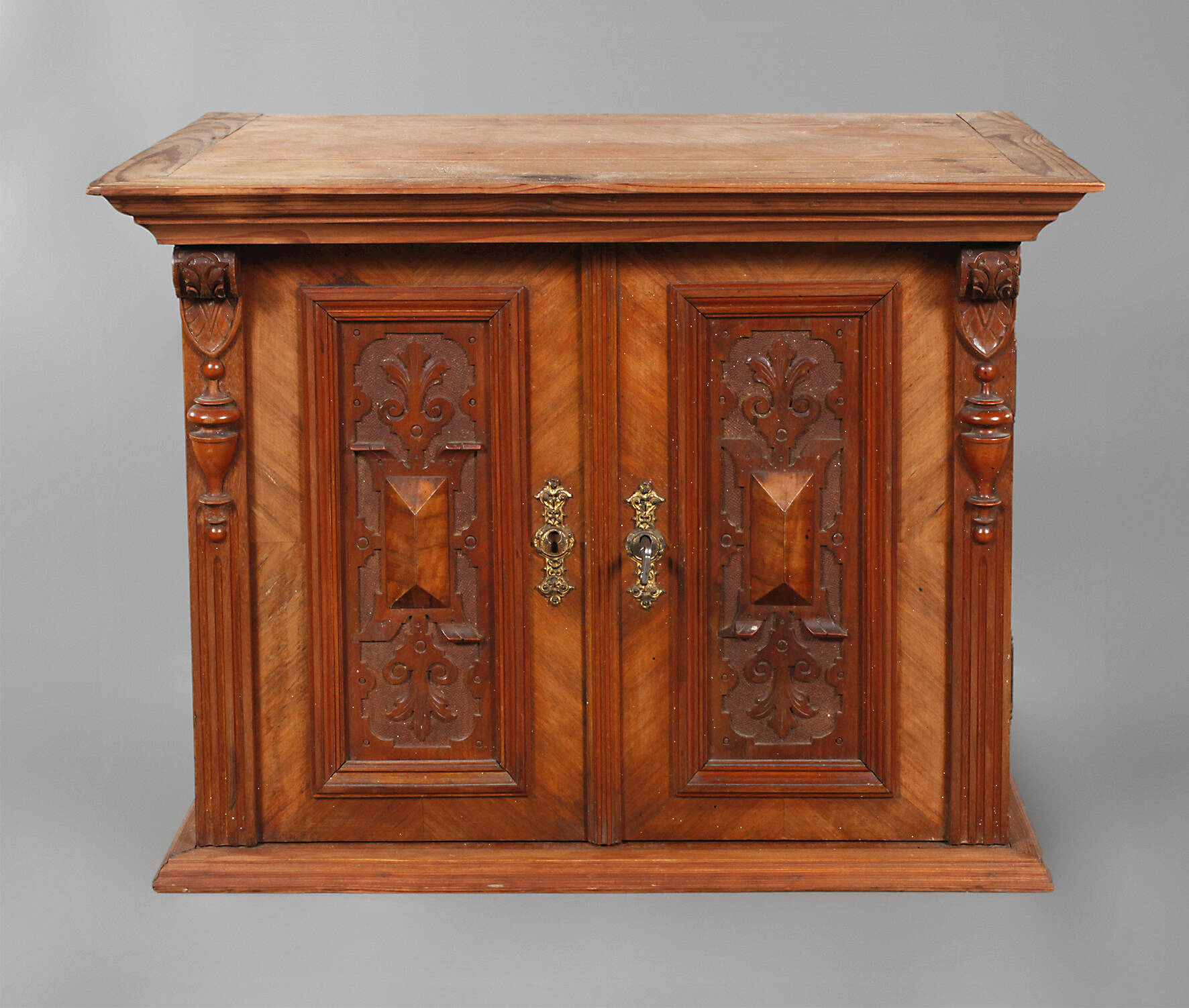 Wandschrank Historismus