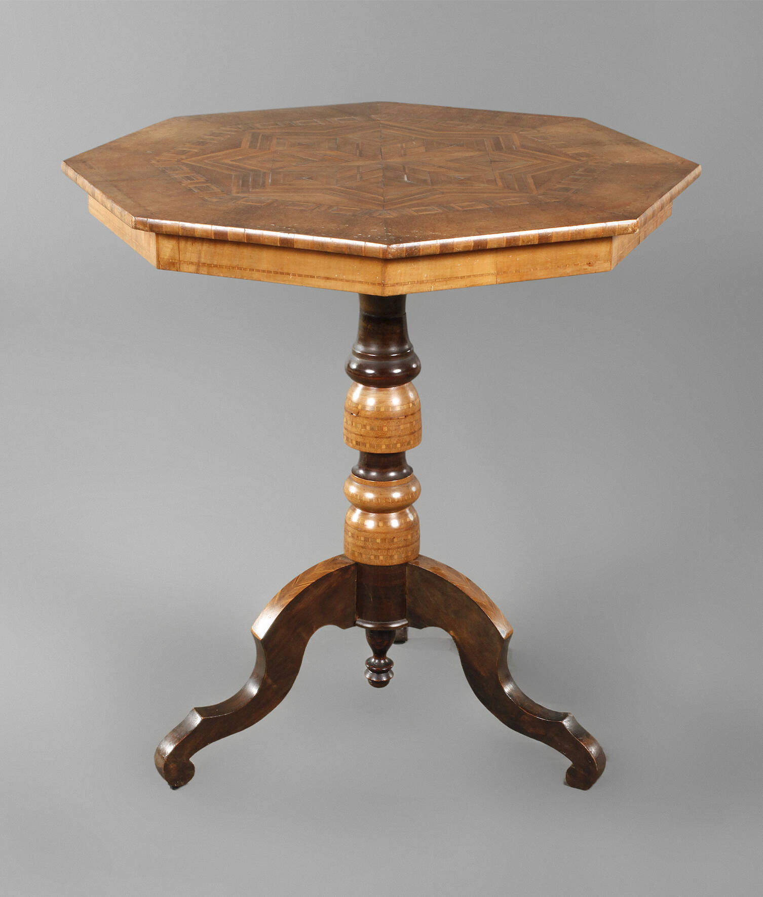 Intarsierter Beistelltisch