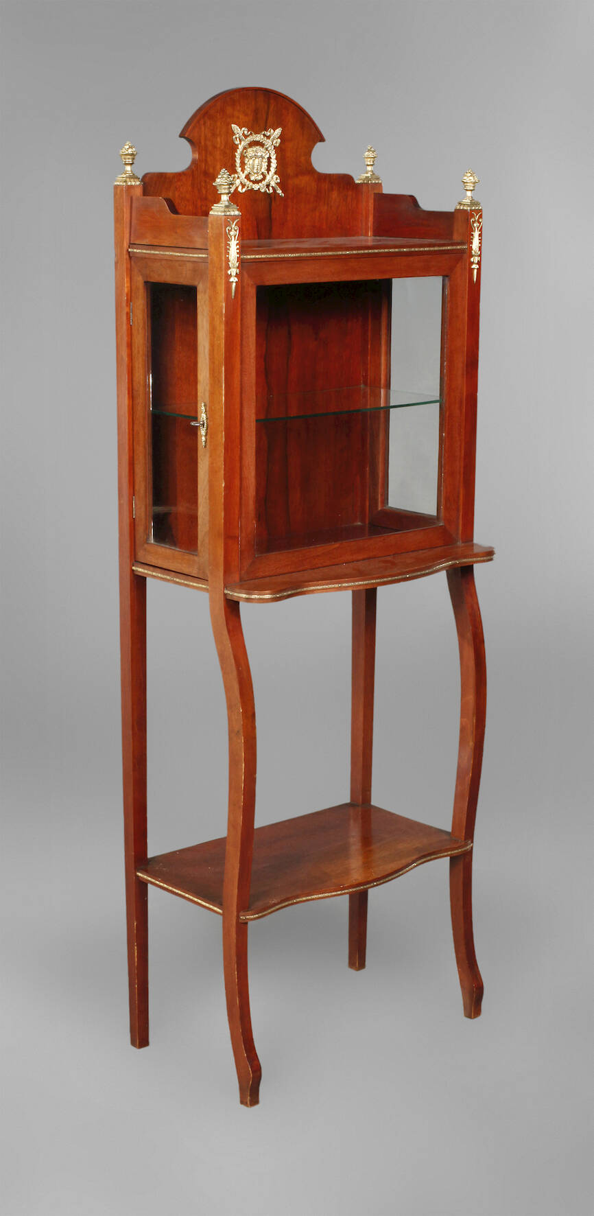 Kleine Vitrine im Empirestil