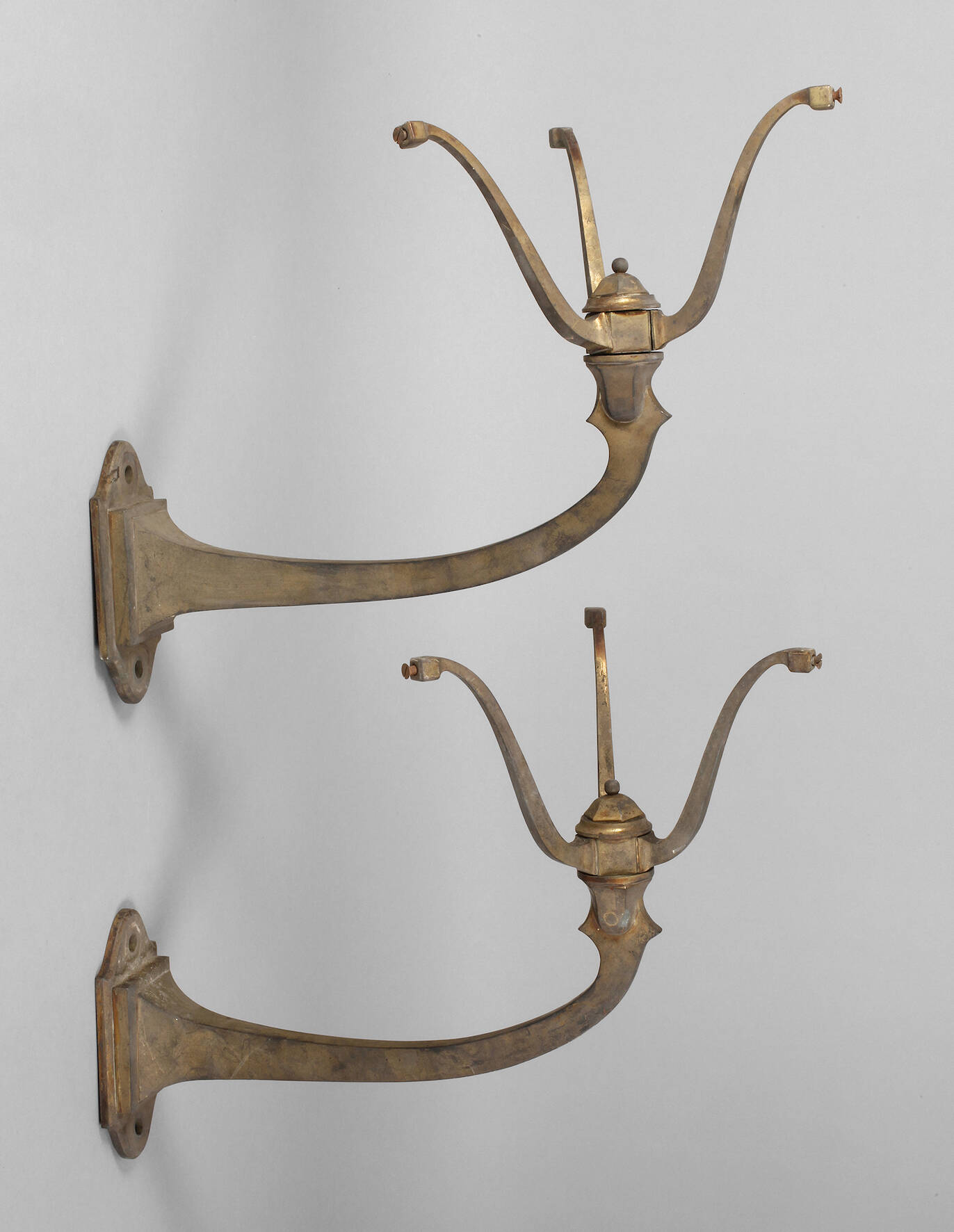 Paar Wandausleger Bronze
