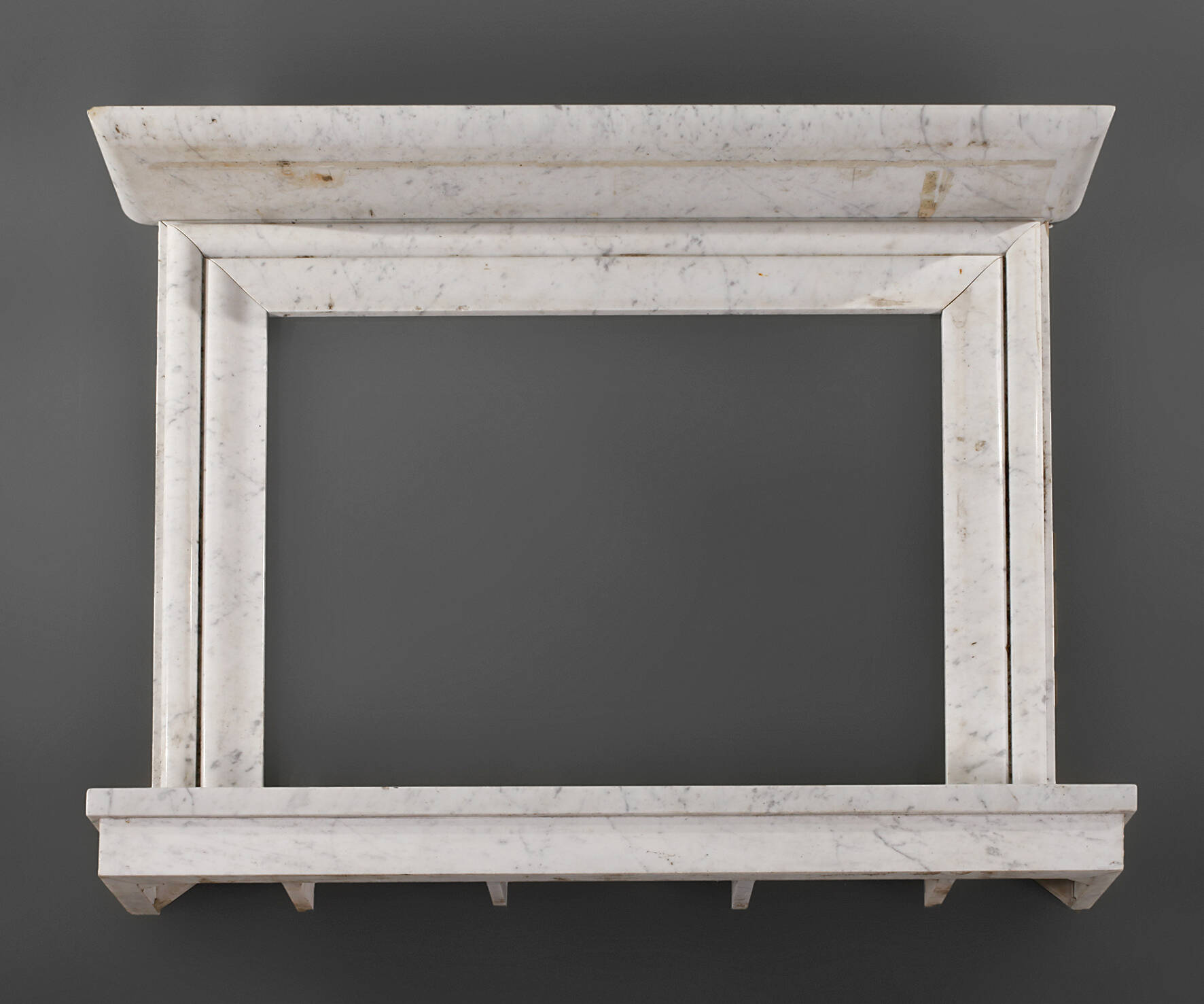 Zwei Kaminumrandungen Marmor