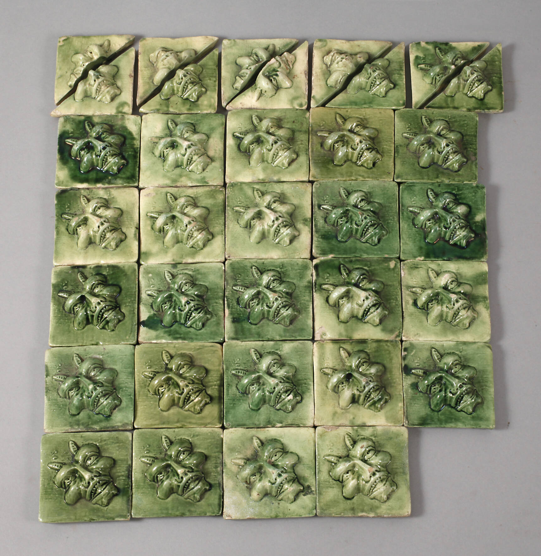 Konvolut figürliche Fliesen