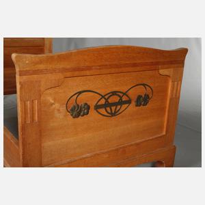 Bett mit Nachtschrank