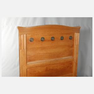 Bett mit Nachtschrank