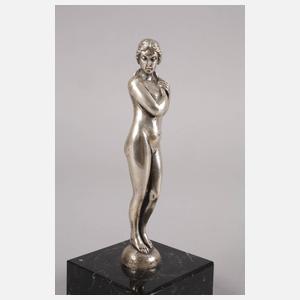 Silberfigur stehender weiblicher Akt