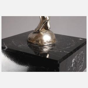 Silberfigur stehender weiblicher Akt