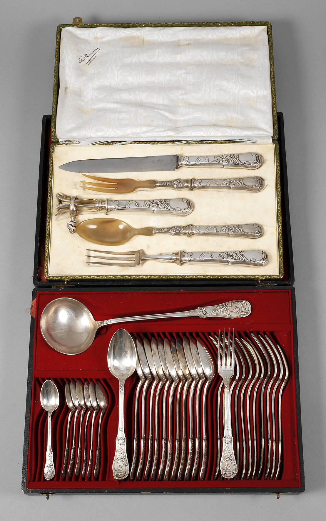 Zwei Kästen mit Jugendstilbesteck