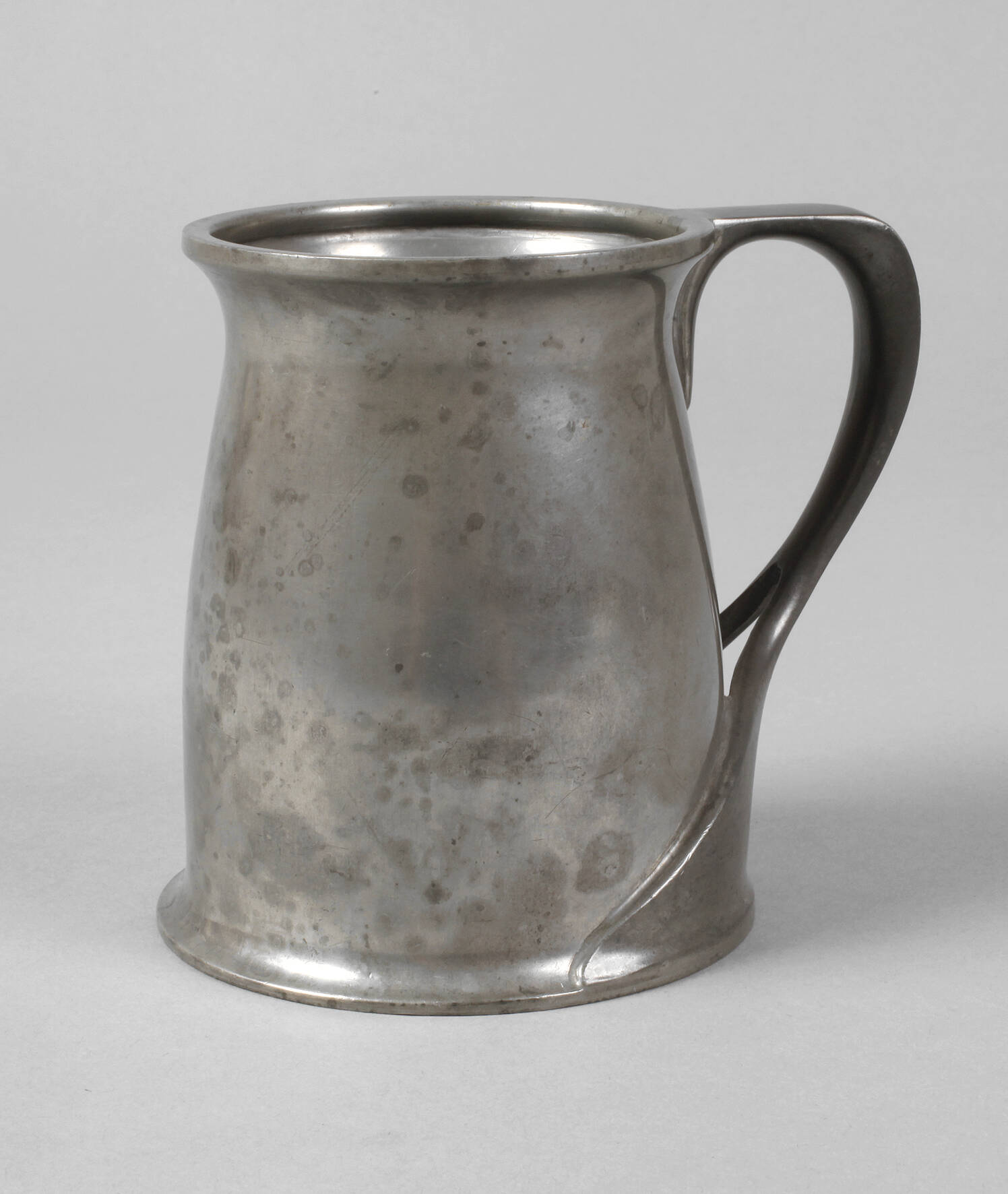 Jugendstilkrug Archibald Knox attr.