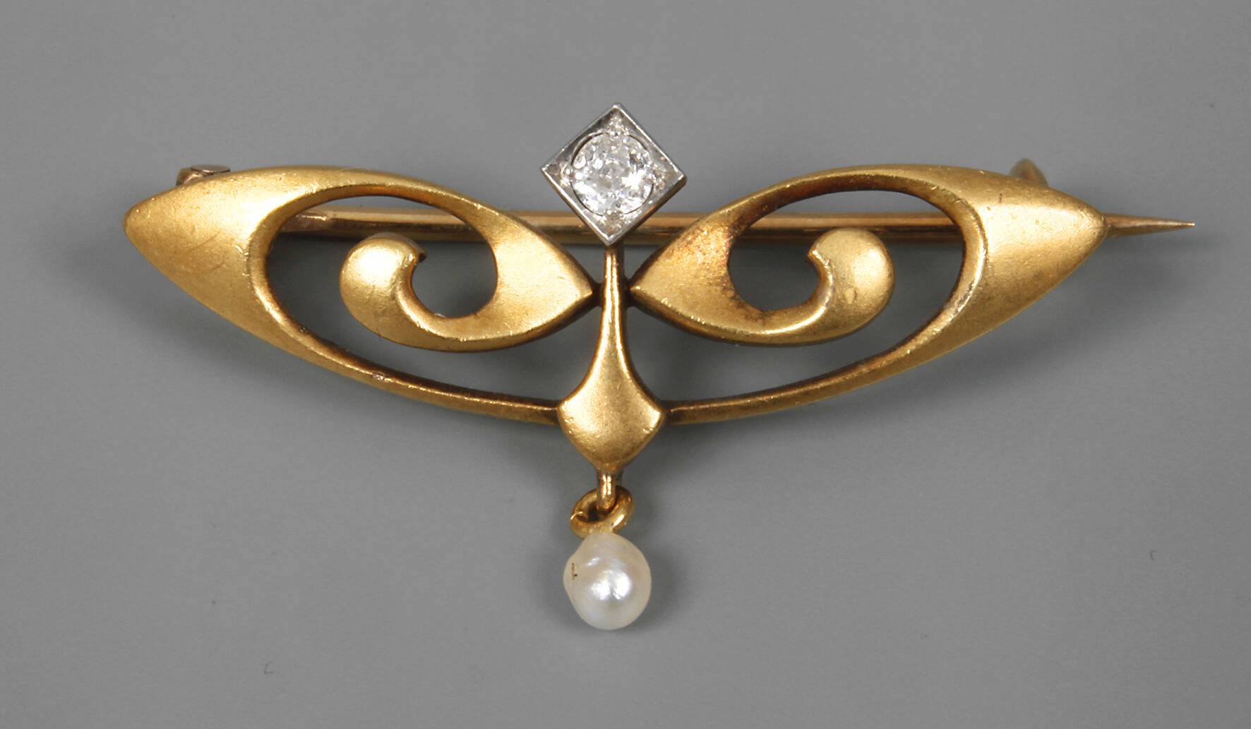 Jugendstil-Brosche mit einem Diamanten