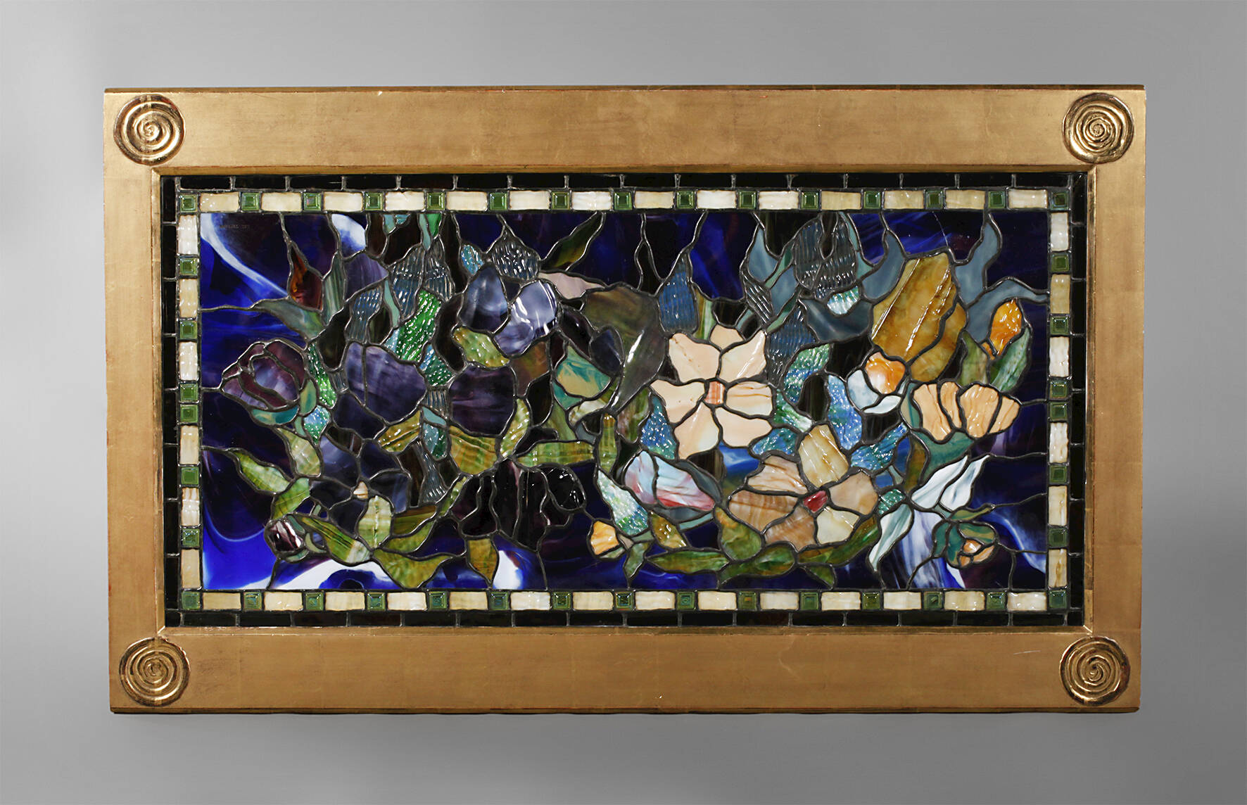 Feines Jugendstil-Bleiglasfenster