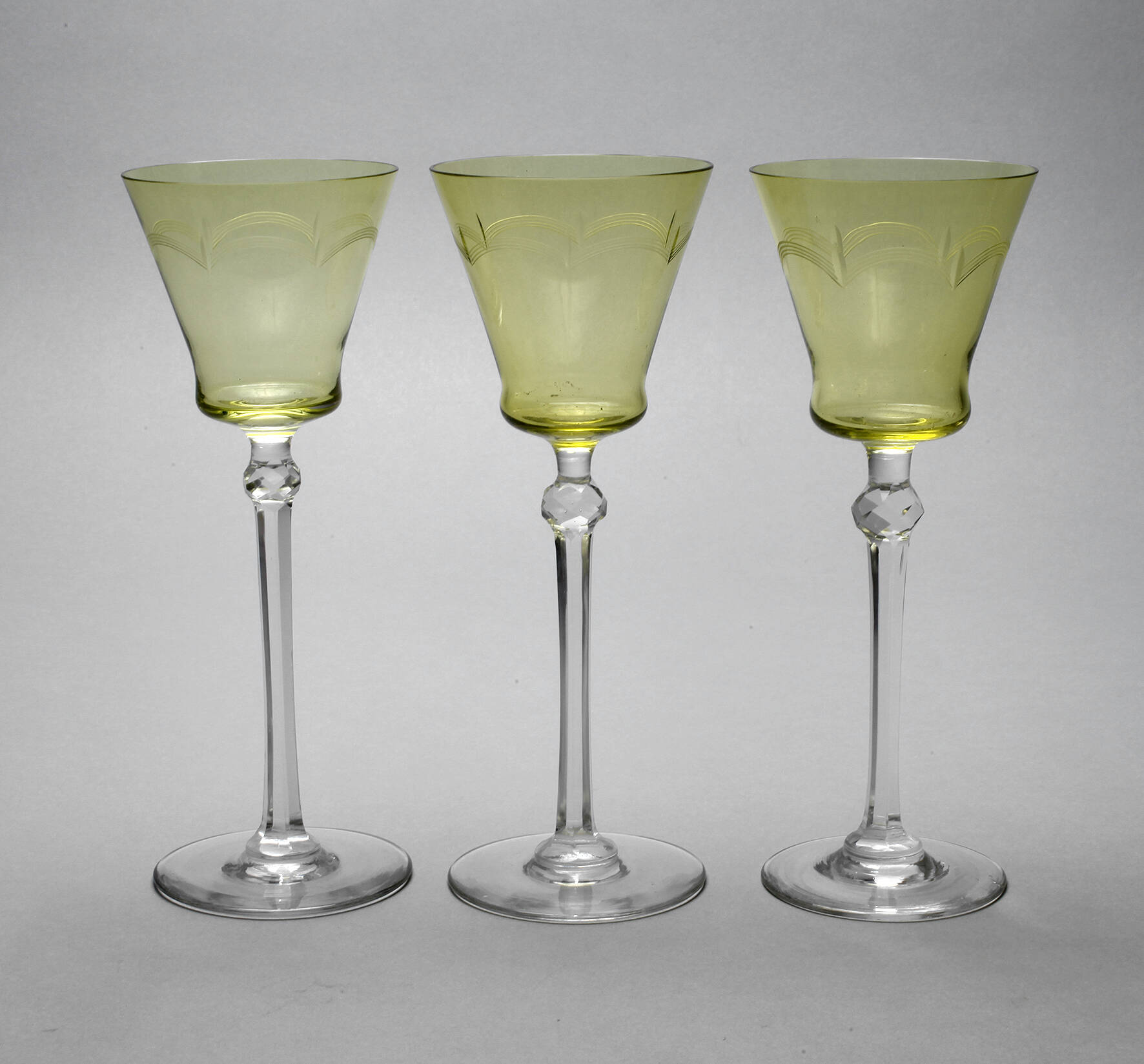Drei Stängelgläser Jugendstil