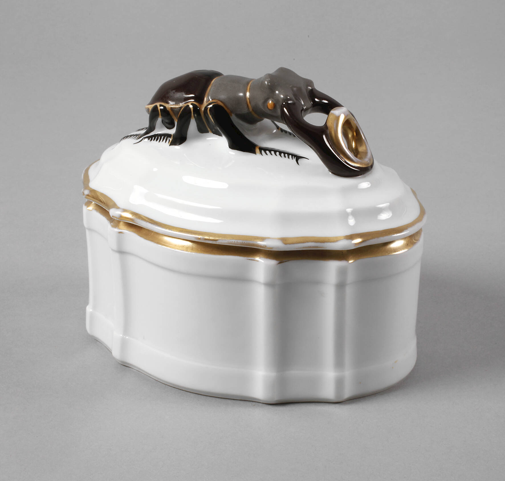 Hutschenreuther "Dose mit Hirschkäferknauf"