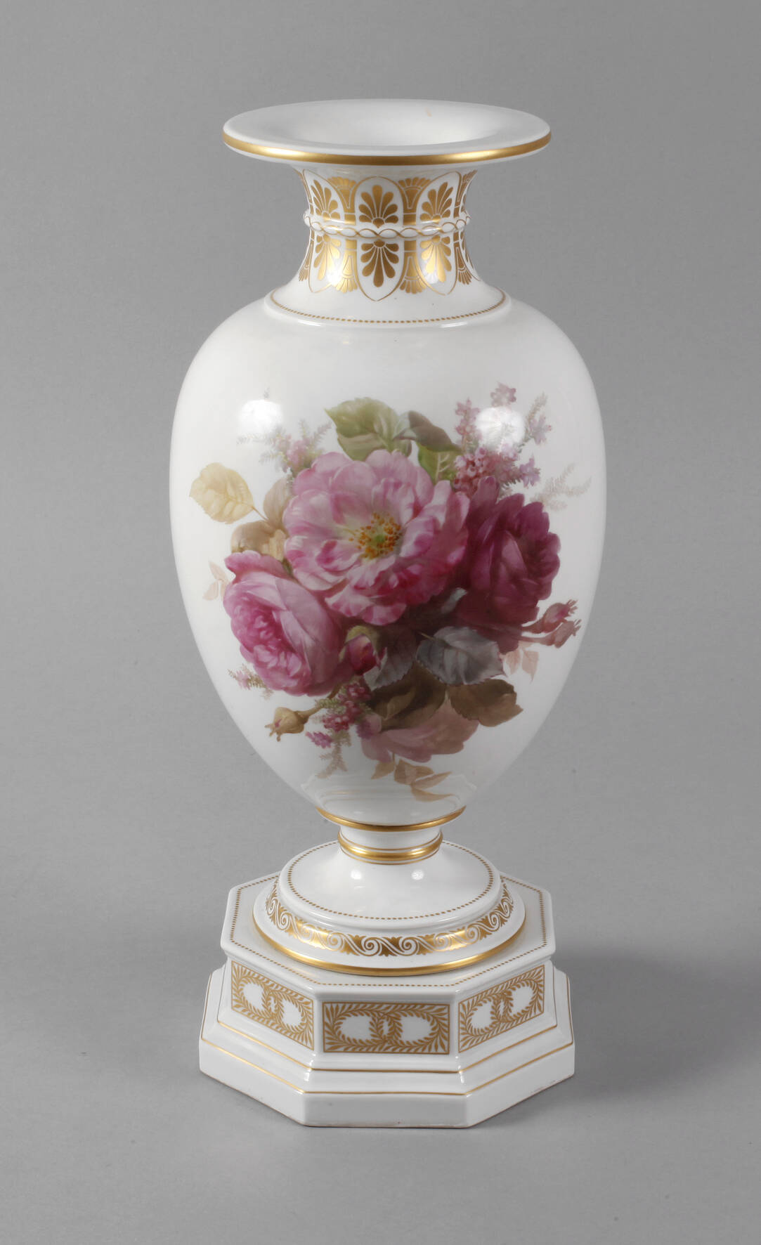 KPM Berlin Balustervase mit "Weichmalerei"