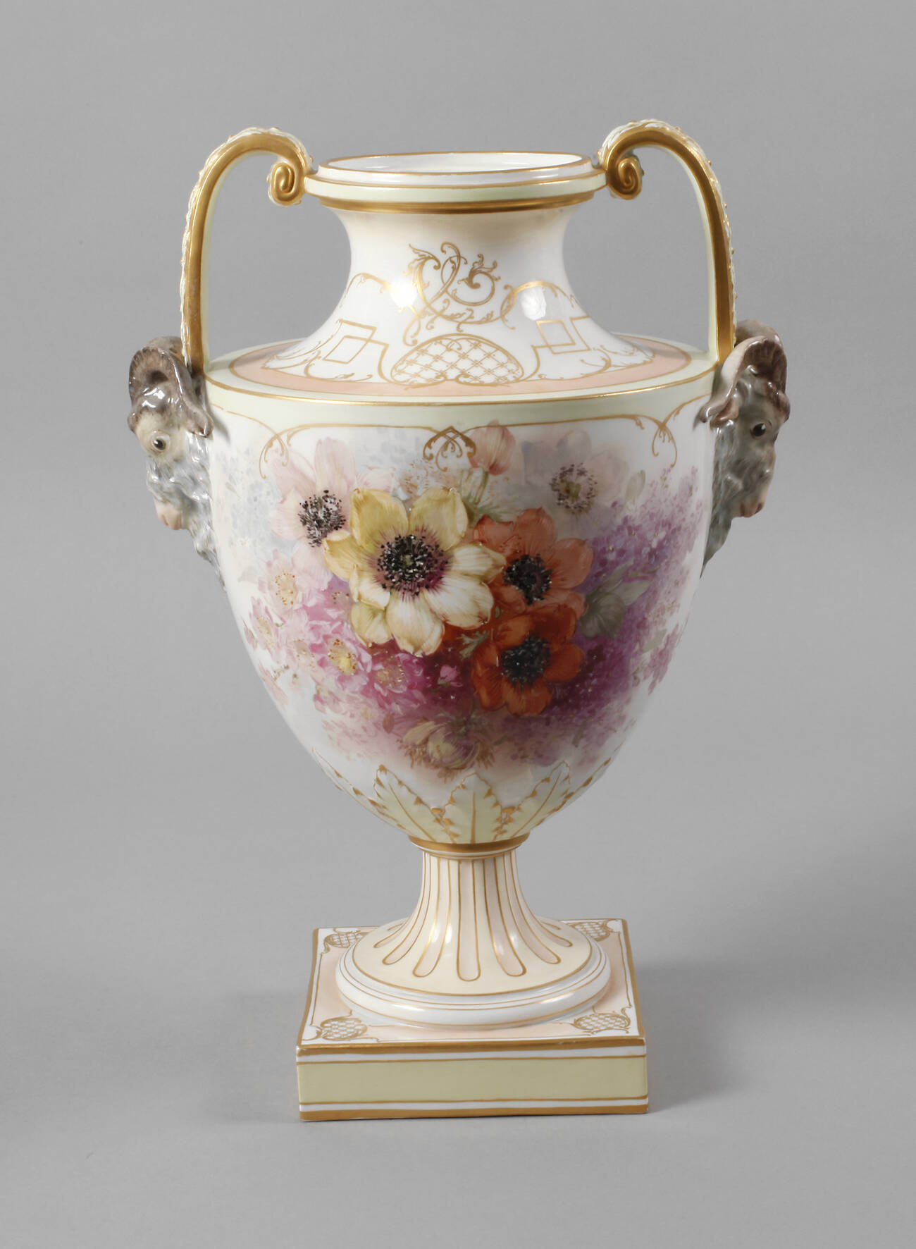 KPM Berlin Amphorenvase mit Weichmalerei