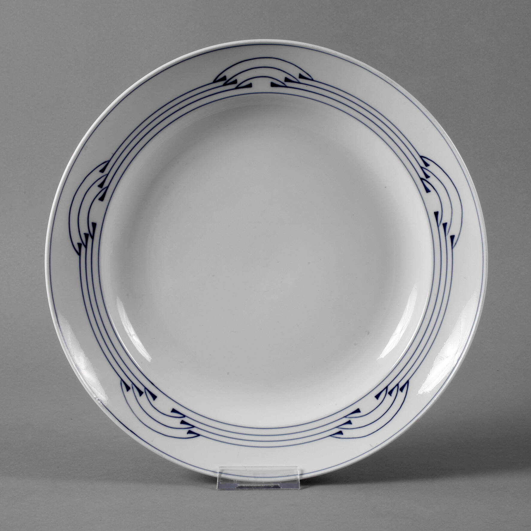 Meissen runde Schale aus dem "Bügelservice"