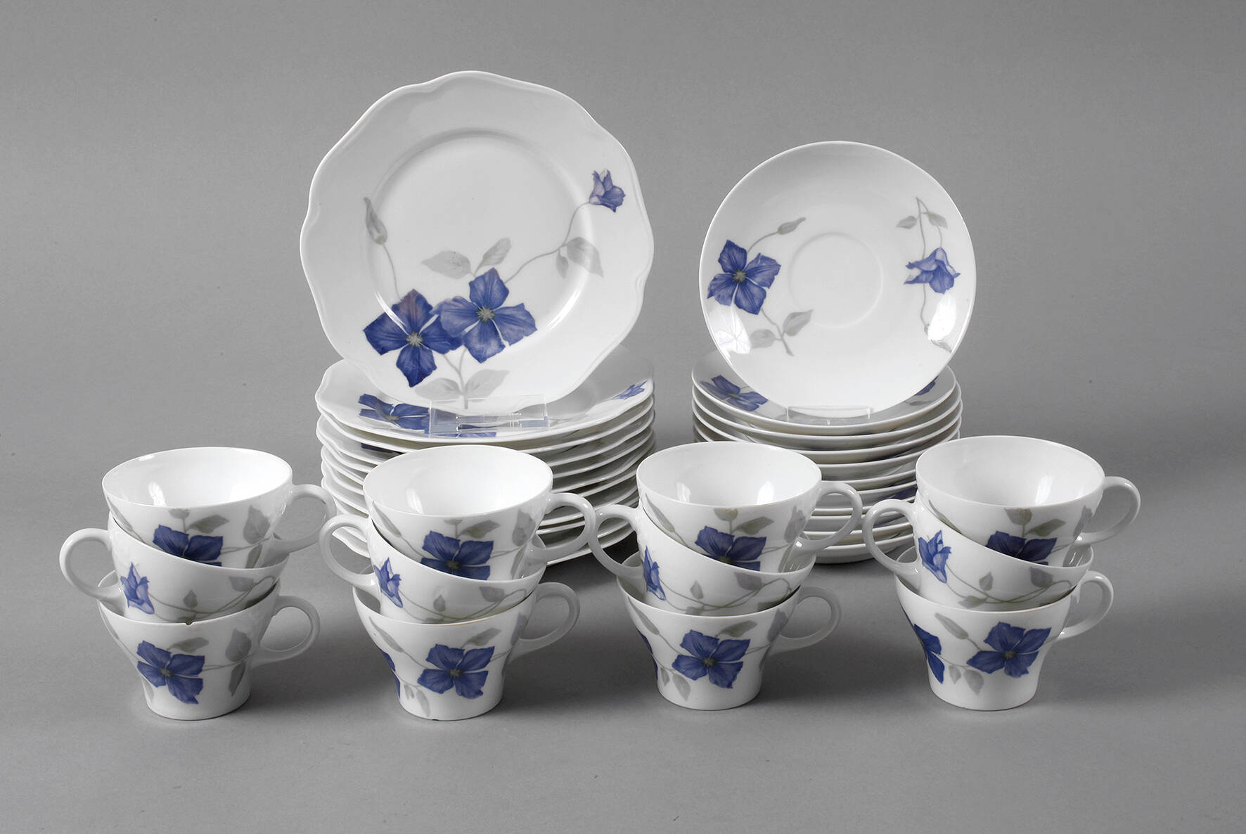 Rosenthal elf Teegedecke mit Clematisdekor