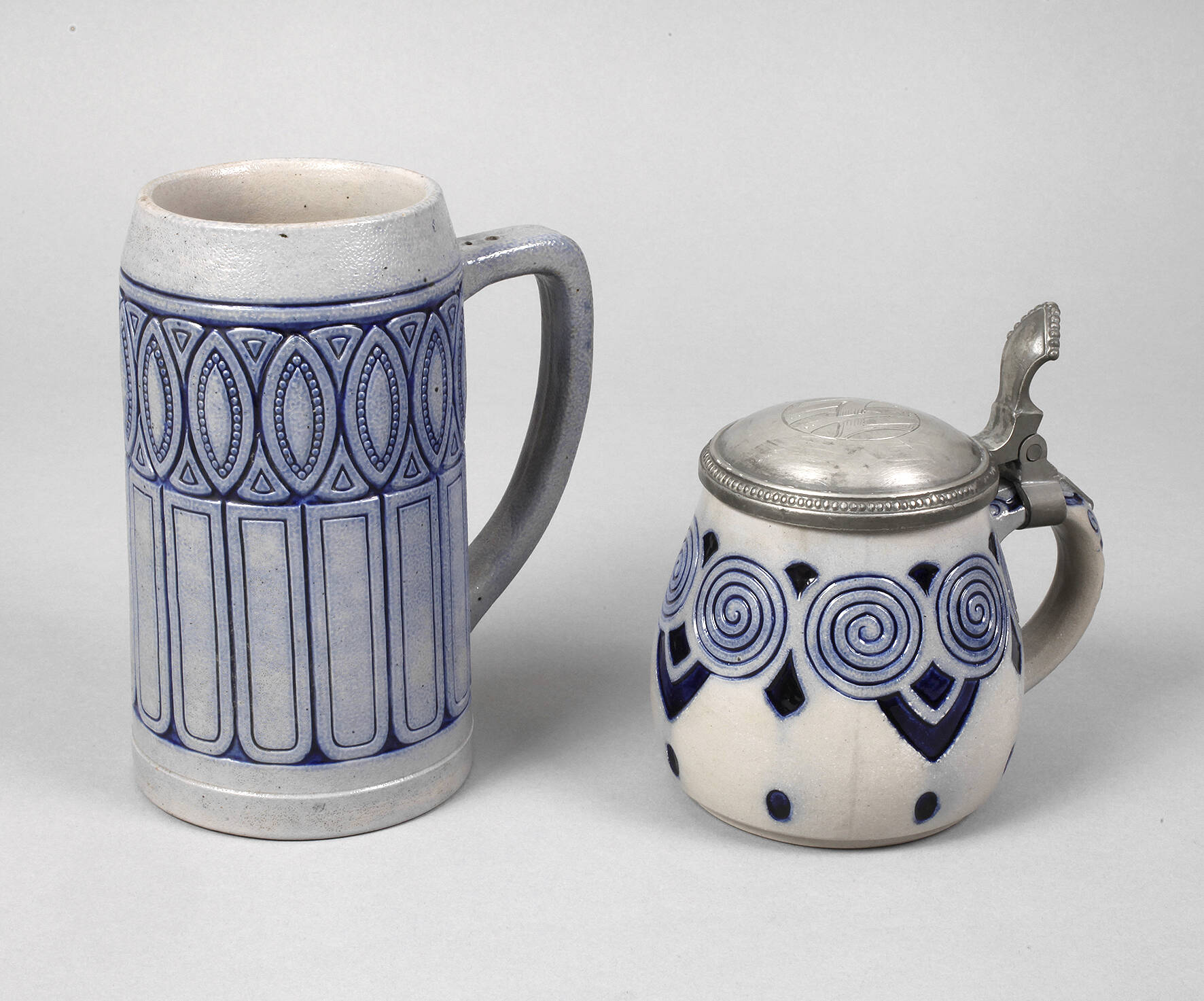 Zwei Bierkrüge Westerwald