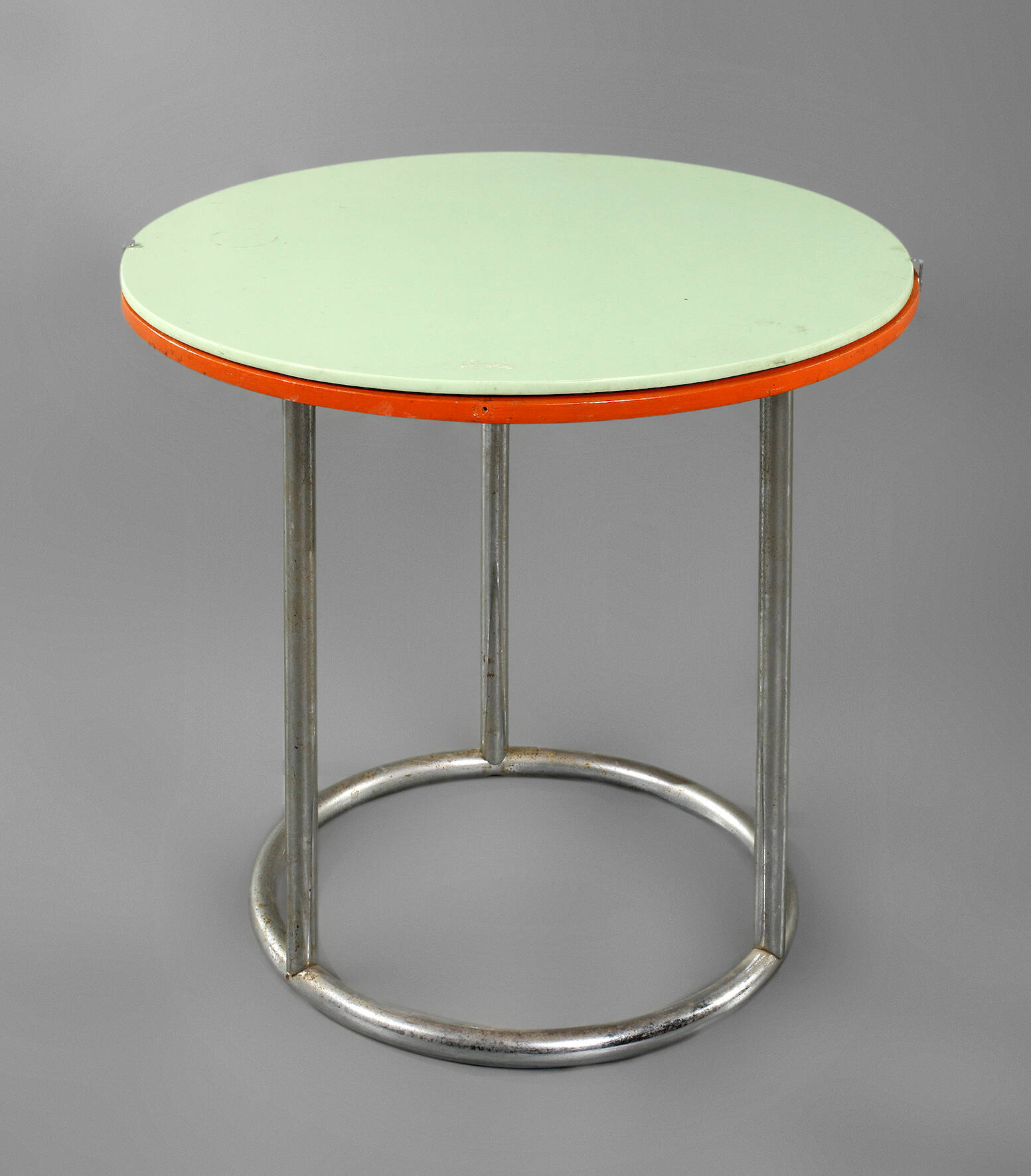 Kleiner Stahlrohrtisch