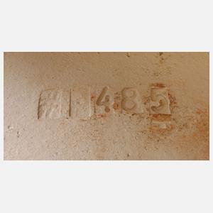 Wandplatte hockender weiblicher Akt