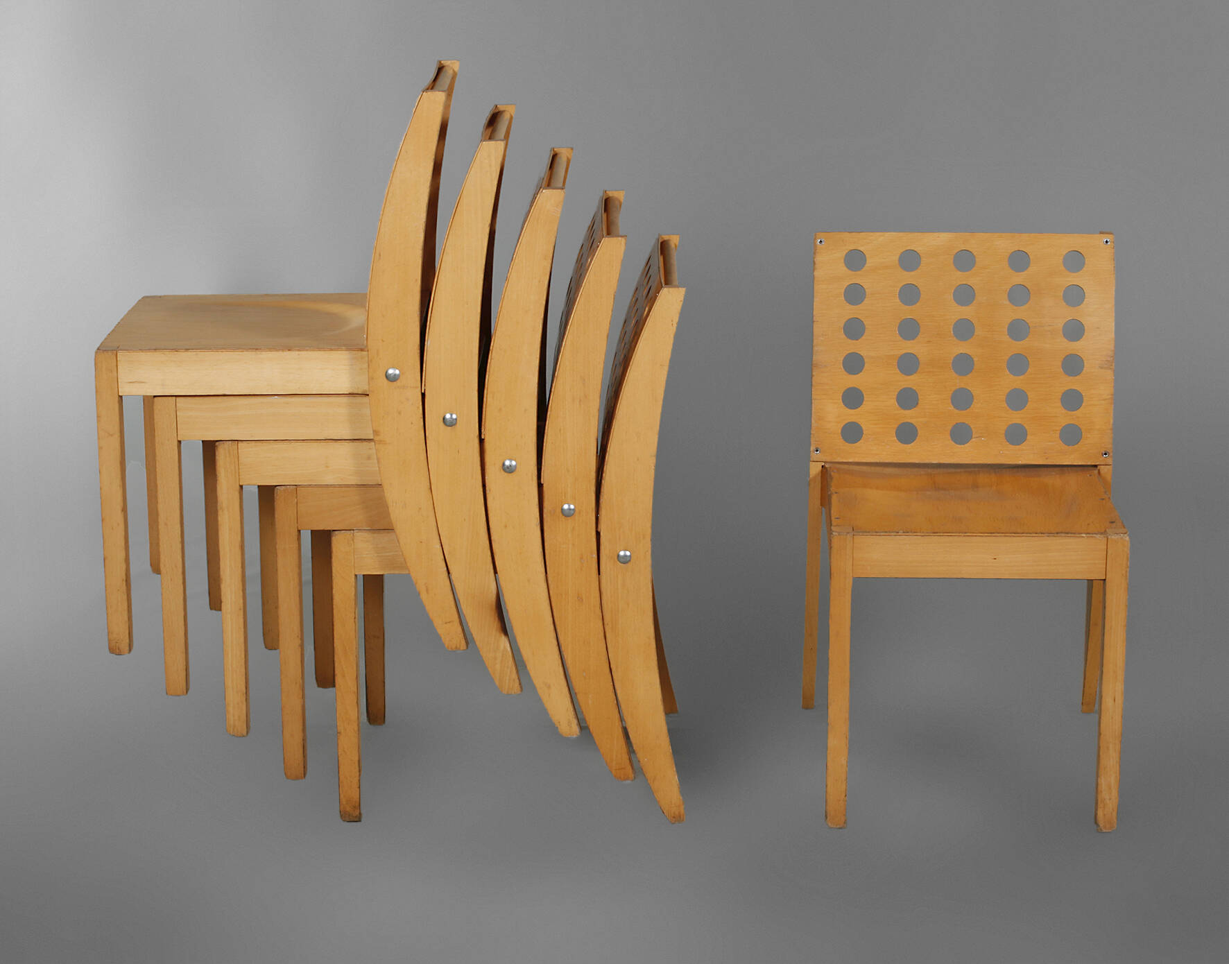 Sechs Stapelstühle Thonet