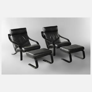 Paar Sessel mit Ottomanen