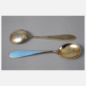 Sechs Kaffeelöffel mit Emailgriffen