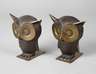 Paar Buchstützen als Uhu's