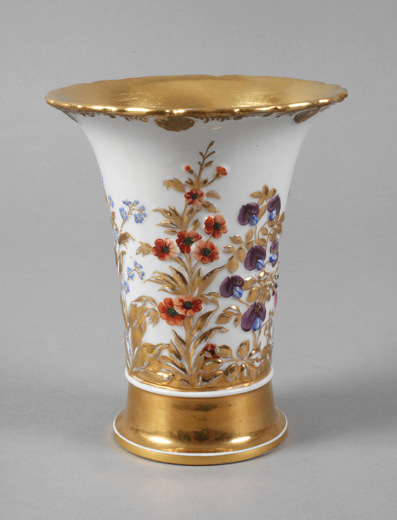 Meissen Reliefvase mit Blumendekor