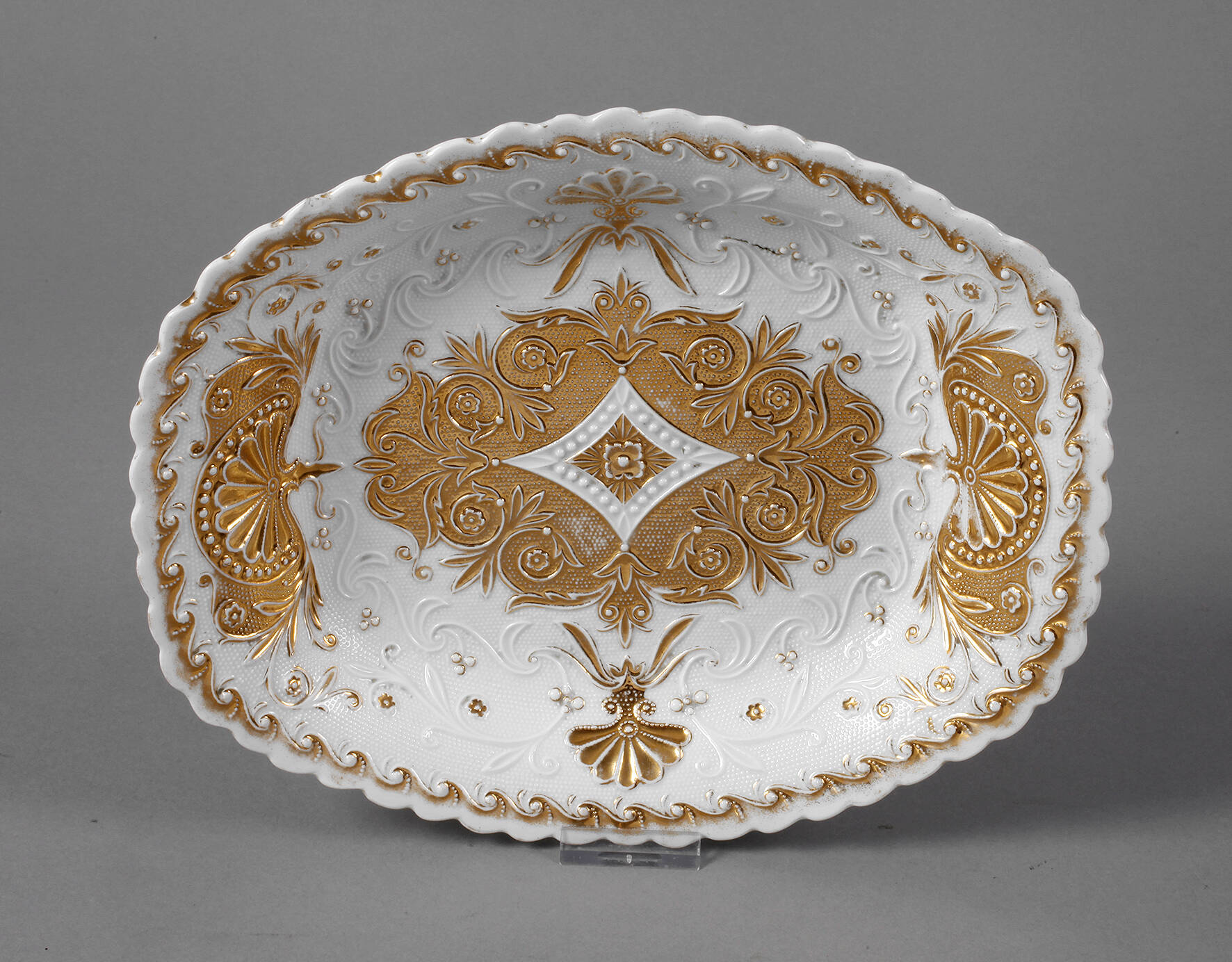 Meissen Prunkschale mit Reliefdekor