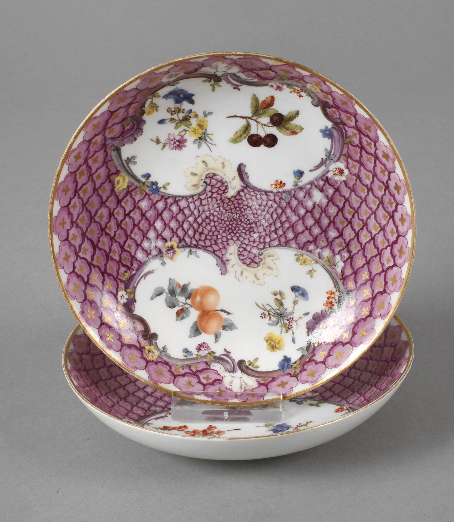 Meissen zwei Untertassen mit Schuppendekor