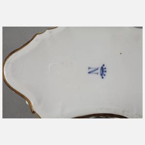 Deckeldose im Capodimonte-Stil