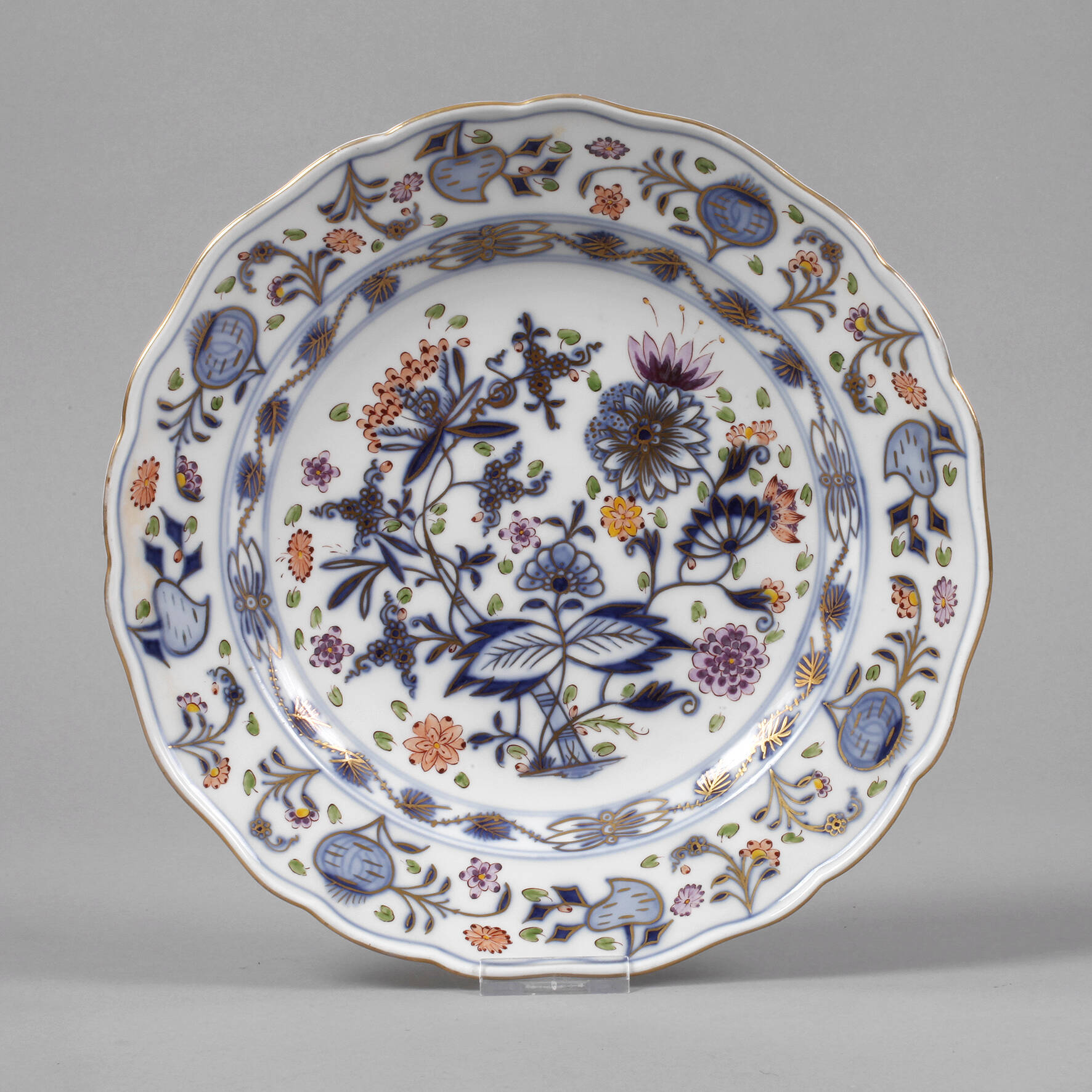 Meissen Speiseteller mit schattiertem "Zwiebelmuster"