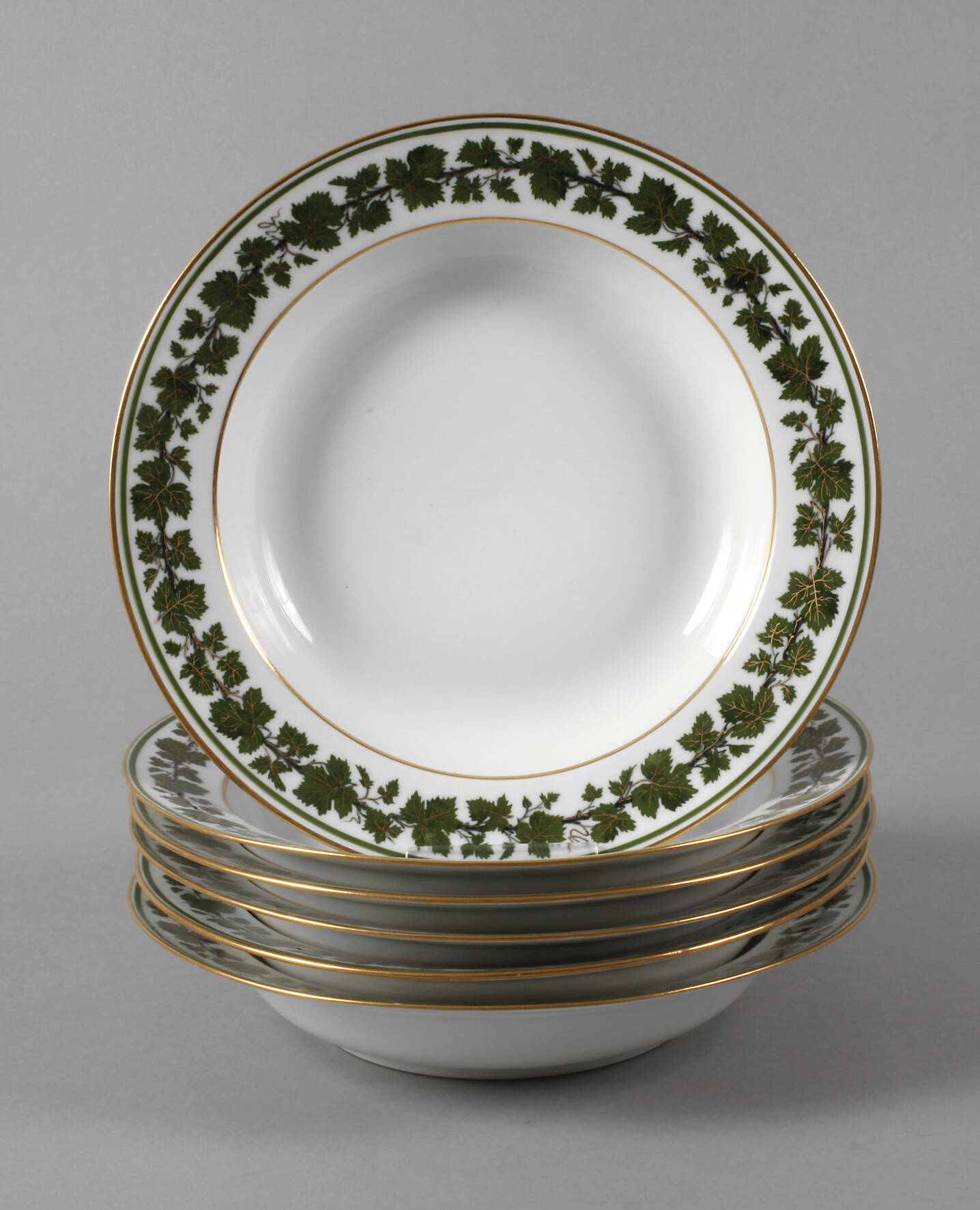 Meissen sechs Suppenteller mit Weinlaubdekor