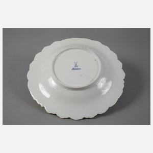 Meissen Prunkteller mit Blumenmalerei und Kobaltfond