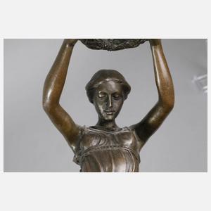 Meissen Amorette "Je les couronne"