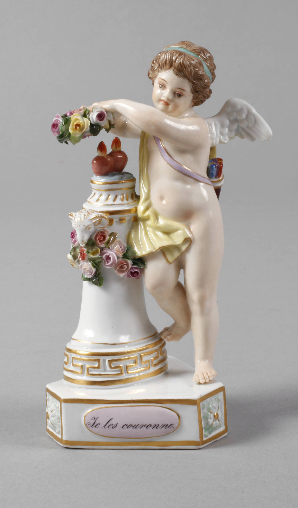 Meissen Amorette "Je les couronne"
