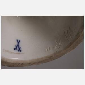 Meissen "Amor, ein verwundetes Herz flickend"