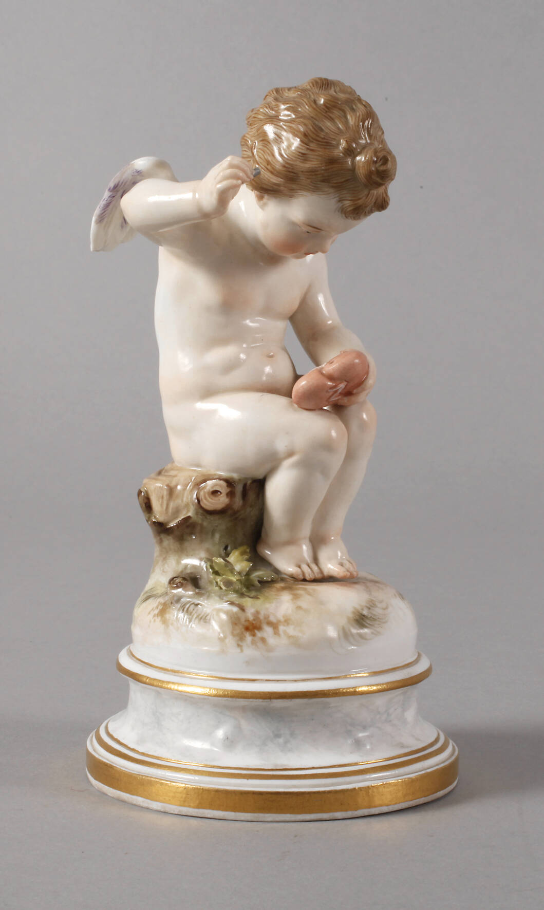 Meissen "Amor, ein verwundetes Herz flickend"