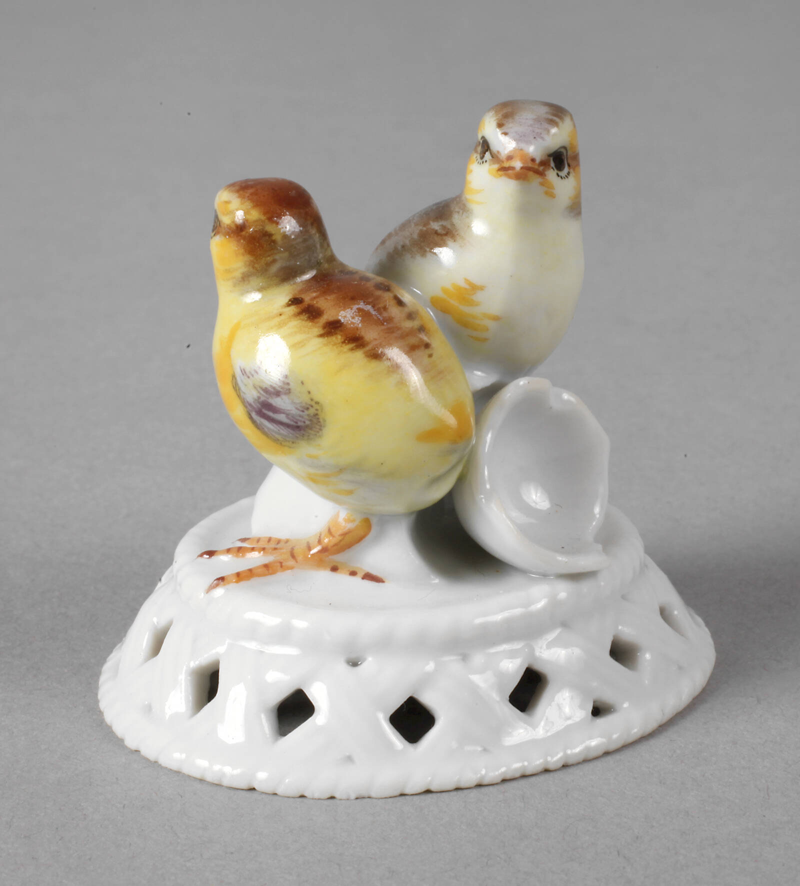 Meissen "Zwei Küken auf Körbchen"