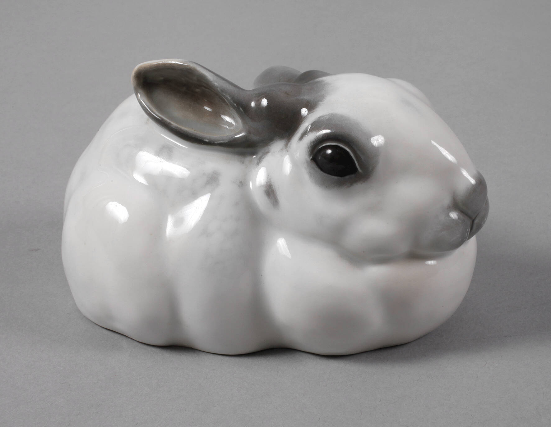 Rosenthal hockender Hase