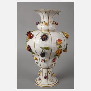 Thüringen großes Vasenpaar mit Blüten- und Früchtedekor