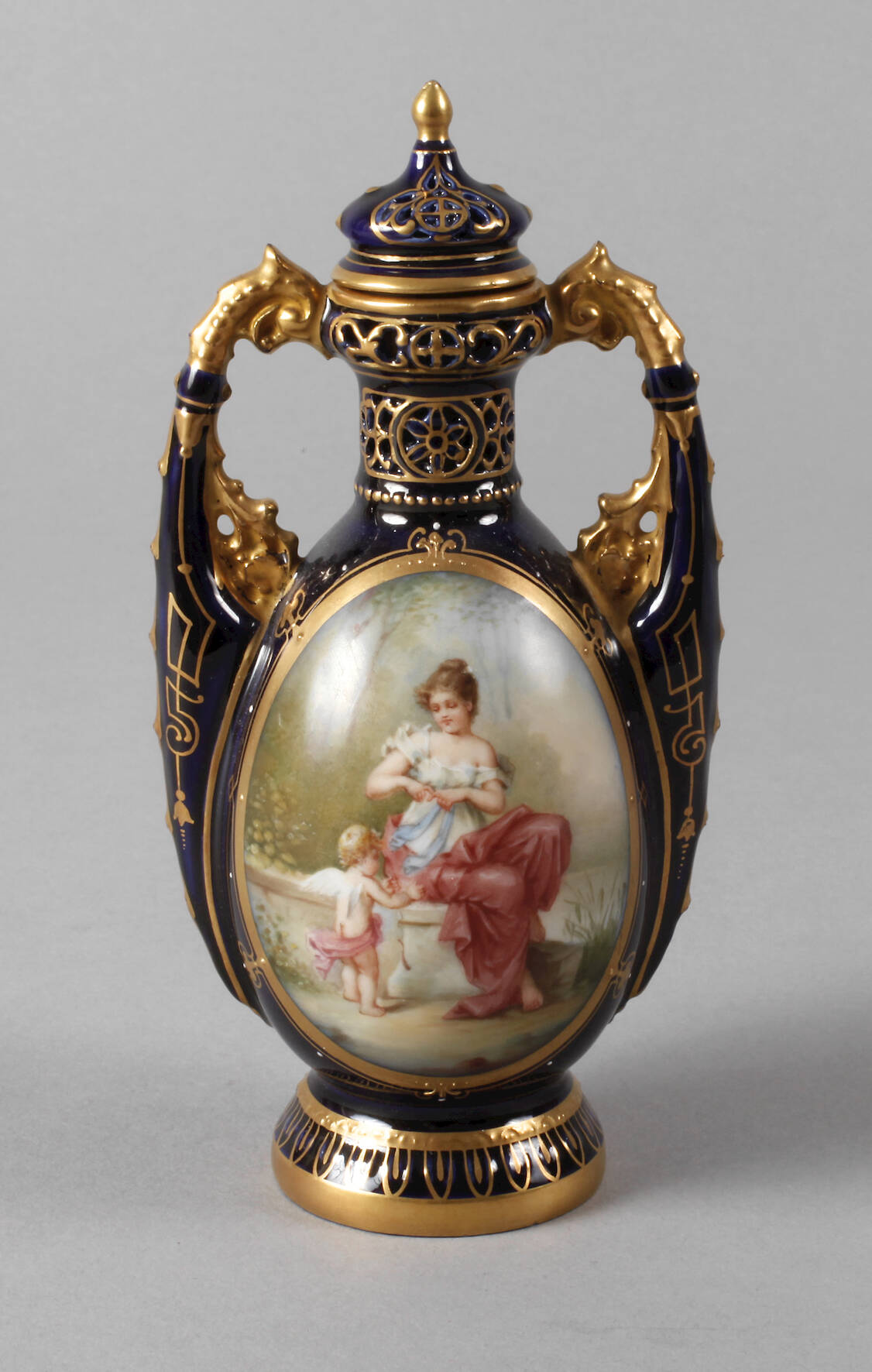 Rudolstadt-Volkstedt Potpourrivase im Wiener Stil