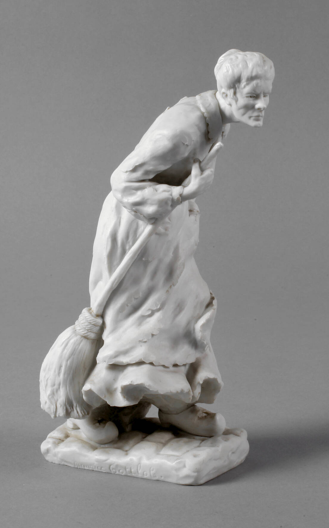 Volkstedt Alte Frau mit Besen